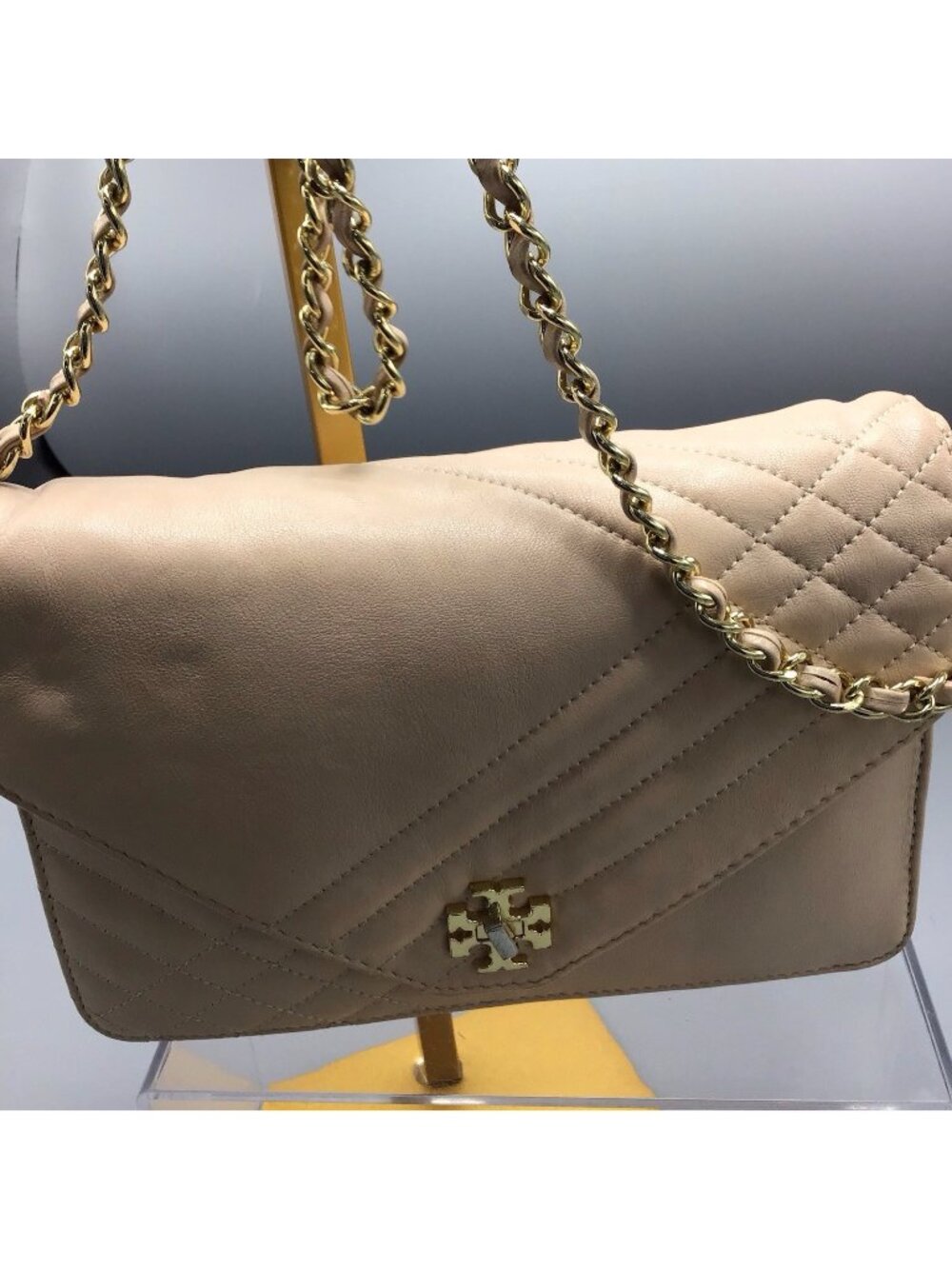 Tory Burch Beige Quilted Chain Crossbody Bag Gold Tone Logo Flap Purse